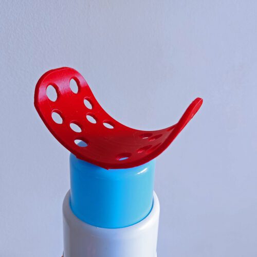 Adaptador facilitador de presión para un dispensador de agua en garrafa.